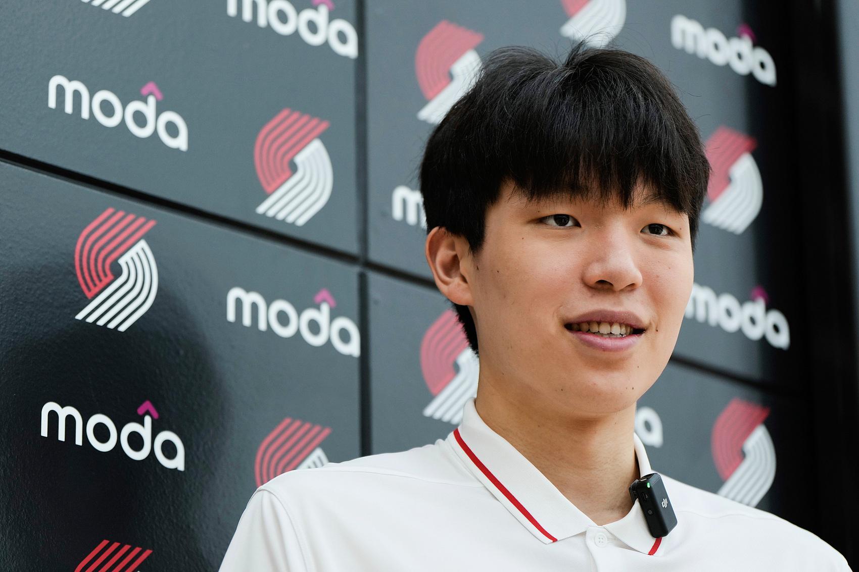 队友谈杨瀚森：杨瀚森球商高&amp;amp;总是笑容满面 他其实不需要翻译