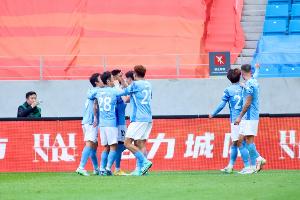 开云体育app-媒体人：深圳队实力不够+阵容不合理，中场就卡尔采夫一人防守