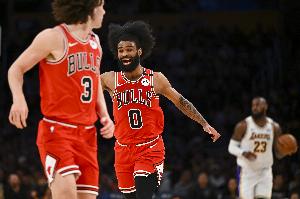 开云电子-主场31分惨败+基迪半场压哨神奇绝杀 湖人赛季0-2遭公牛横扫