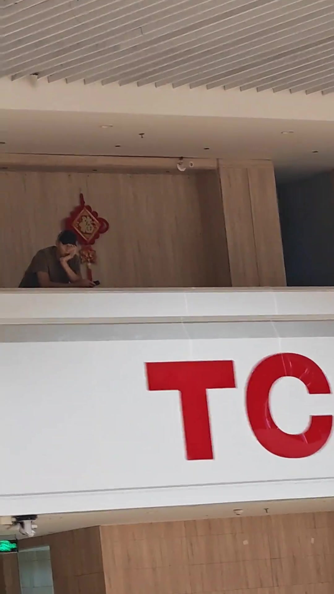 开云体育app-阿联自嫖娼丑闻以来很少露面！网友在球馆里“偶遇了”易建联